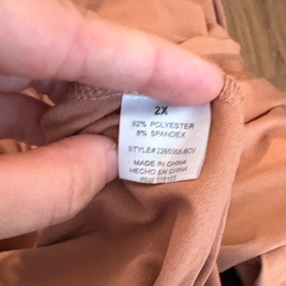 🎉 SALE Women's Tan Long Sleeve Top - Picture 7 of 8